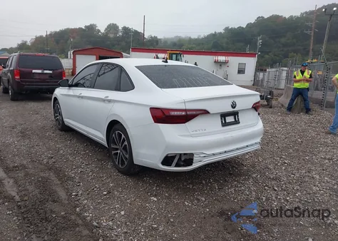 2024 Volkswagen Jetta 1.5T Sport z USA, uszkodzony, nr VIN 3VWBM7BU6RM085150